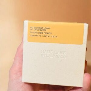 Haus Labs Bio-Blurring Loose Setting Powder- shade golden